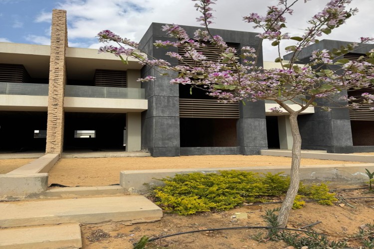  Luxury Villa for Sale in Midtown 