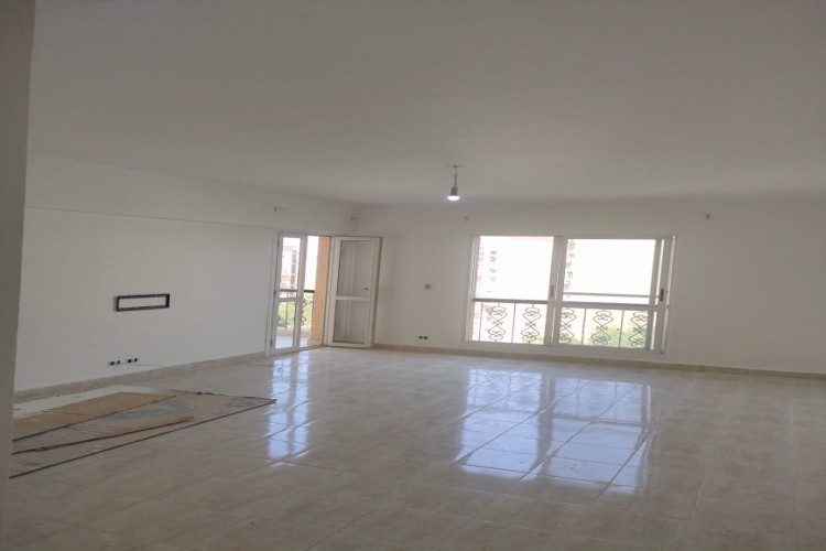  شقة قانون جديد للإيجار في الرحاب – تطل على افنيو 